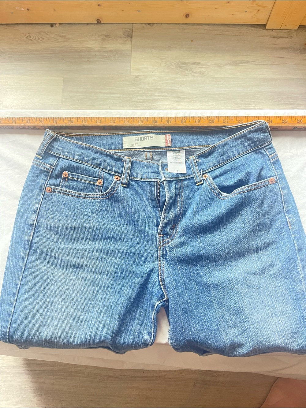 Levis Womens Bermunda Jean Shorts style 515 Size 8 Cuffed